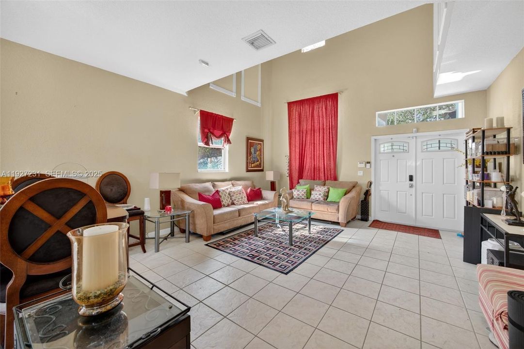 待售: $656,000 (4 贝兹, 2 浴室, 2147 平方英尺)