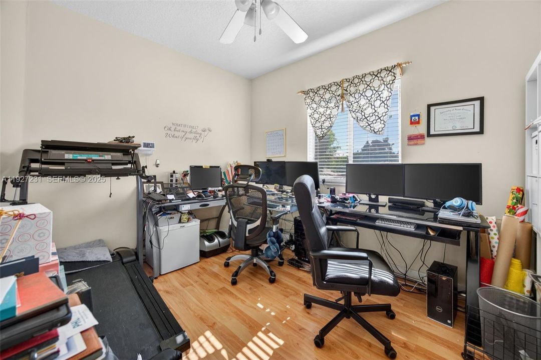 待售: $656,000 (4 贝兹, 2 浴室, 2147 平方英尺)