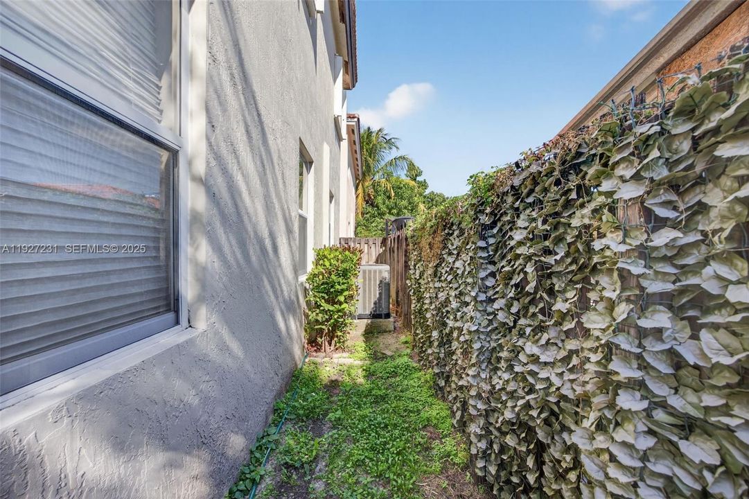 待售: $656,000 (4 贝兹, 2 浴室, 2147 平方英尺)