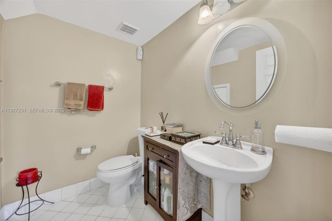 待售: $656,000 (4 贝兹, 2 浴室, 2147 平方英尺)