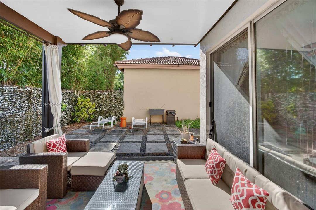 待售: $656,000 (4 贝兹, 2 浴室, 2147 平方英尺)