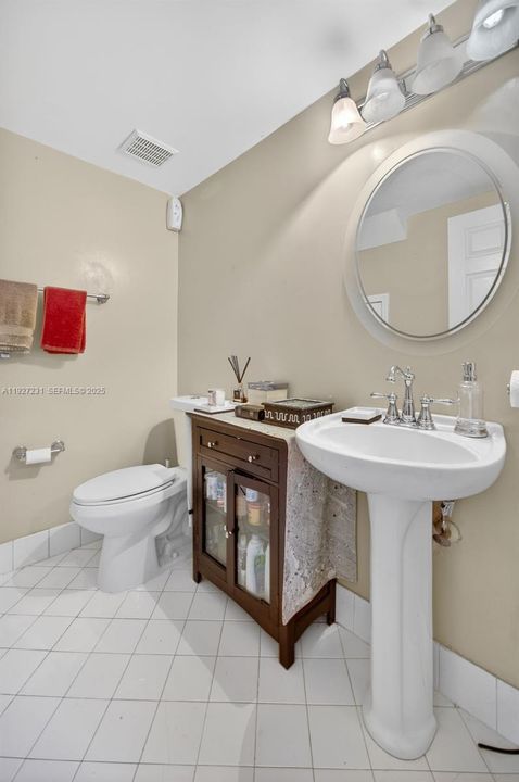 待售: $656,000 (4 贝兹, 2 浴室, 2147 平方英尺)