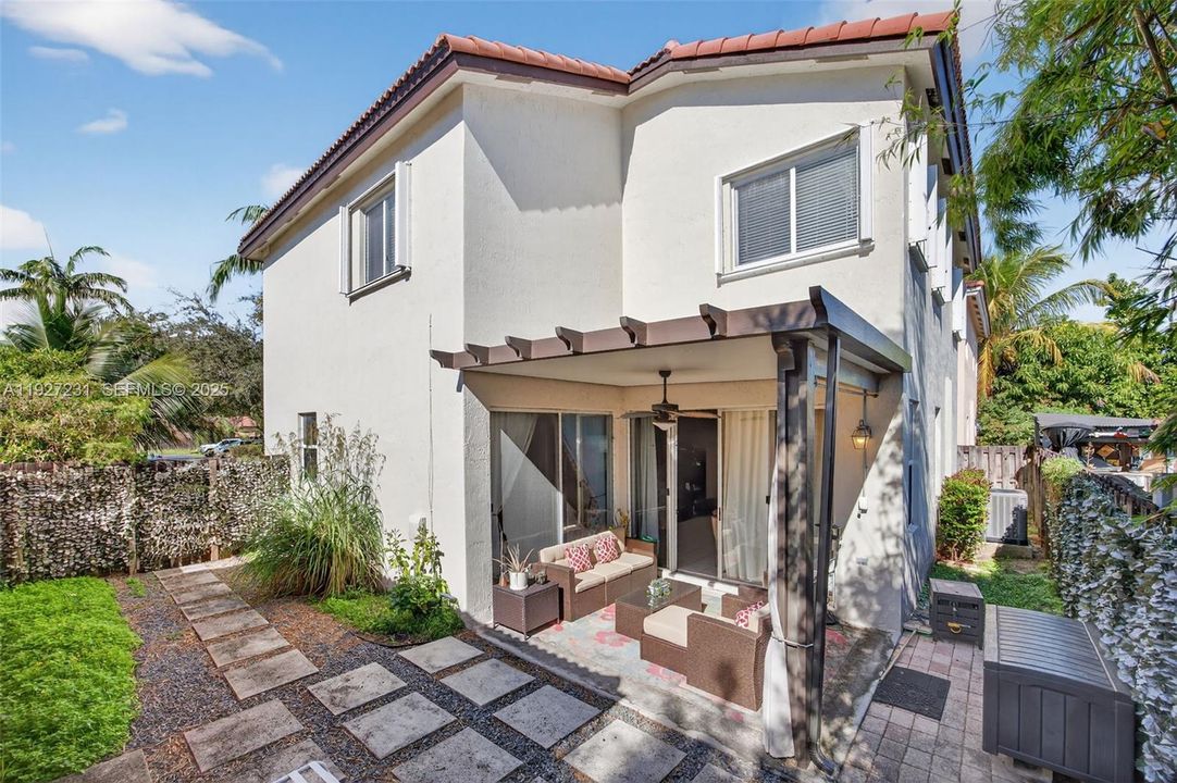 待售: $656,000 (4 贝兹, 2 浴室, 2147 平方英尺)