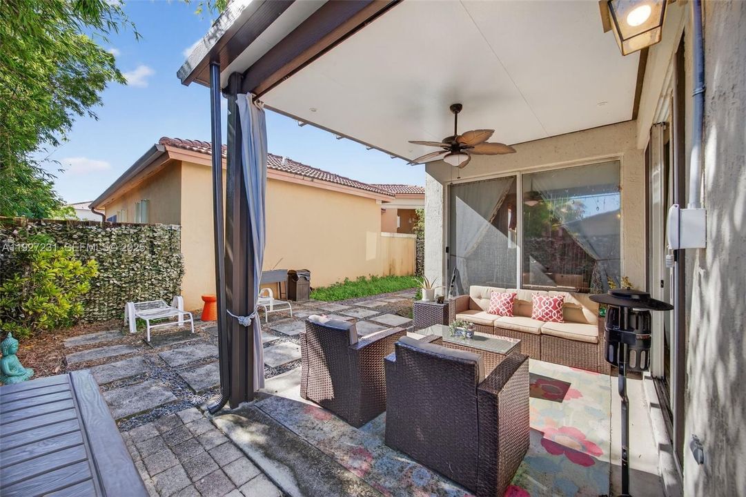 待售: $656,000 (4 贝兹, 2 浴室, 2147 平方英尺)