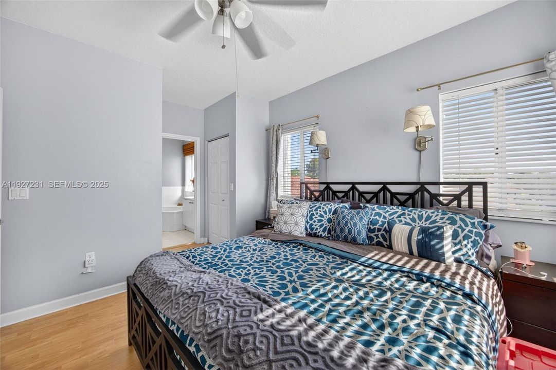 待售: $656,000 (4 贝兹, 2 浴室, 2147 平方英尺)