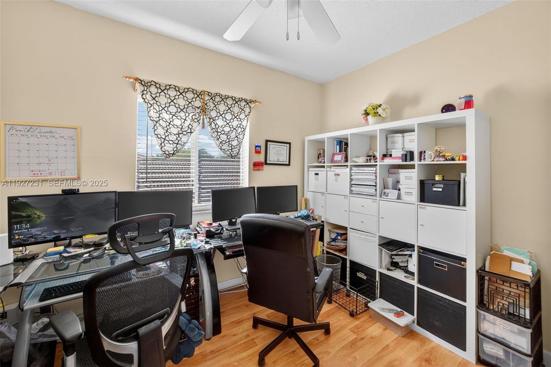 待售: $656,000 (4 贝兹, 2 浴室, 2147 平方英尺)