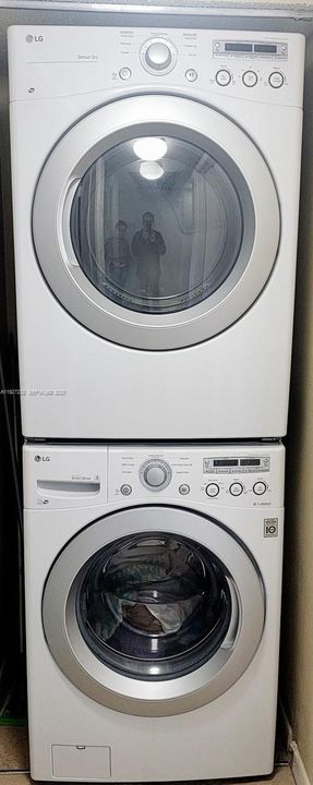 На продажу: $240,000 (2 спален, 2 ванн, 1100 Квадратных фут)