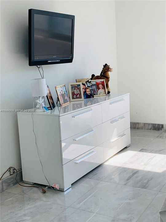 En Venta: $365,000 (1 camas, 1 baños, 1005 Pies cuadrados)