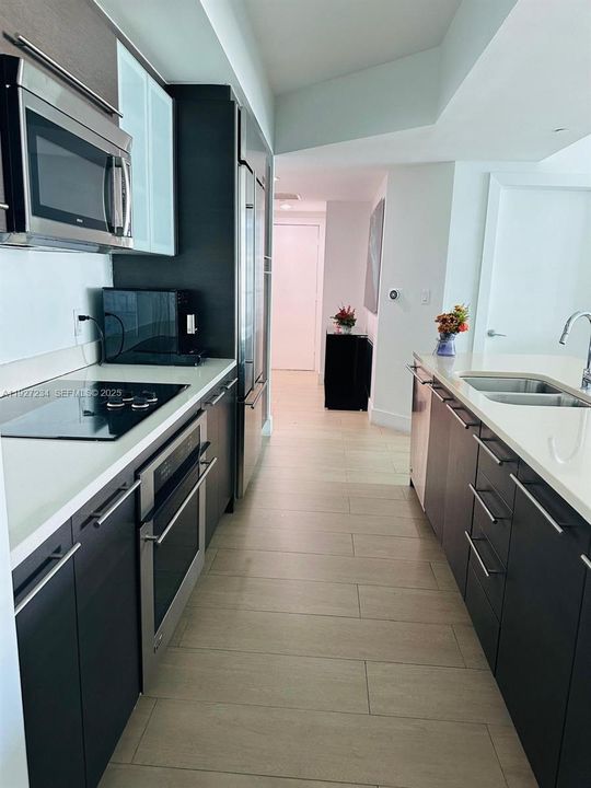 出租: $4,400 (2 贝兹, 2 浴室, 1124 平方英尺)