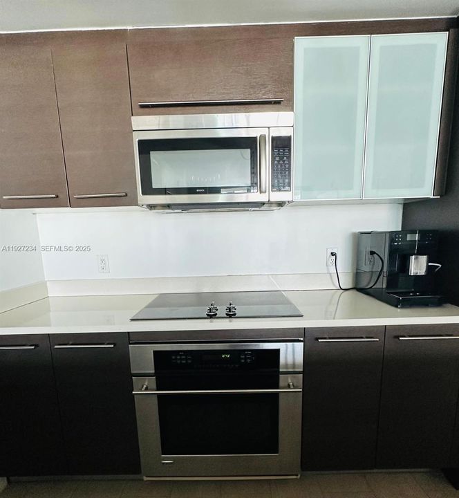 出租: $4,400 (2 贝兹, 2 浴室, 1124 平方英尺)