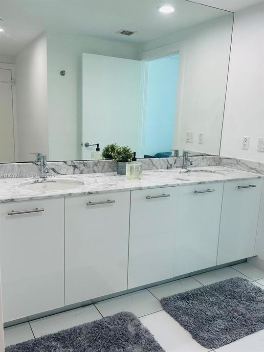 出租: $4,400 (2 贝兹, 2 浴室, 1124 平方英尺)