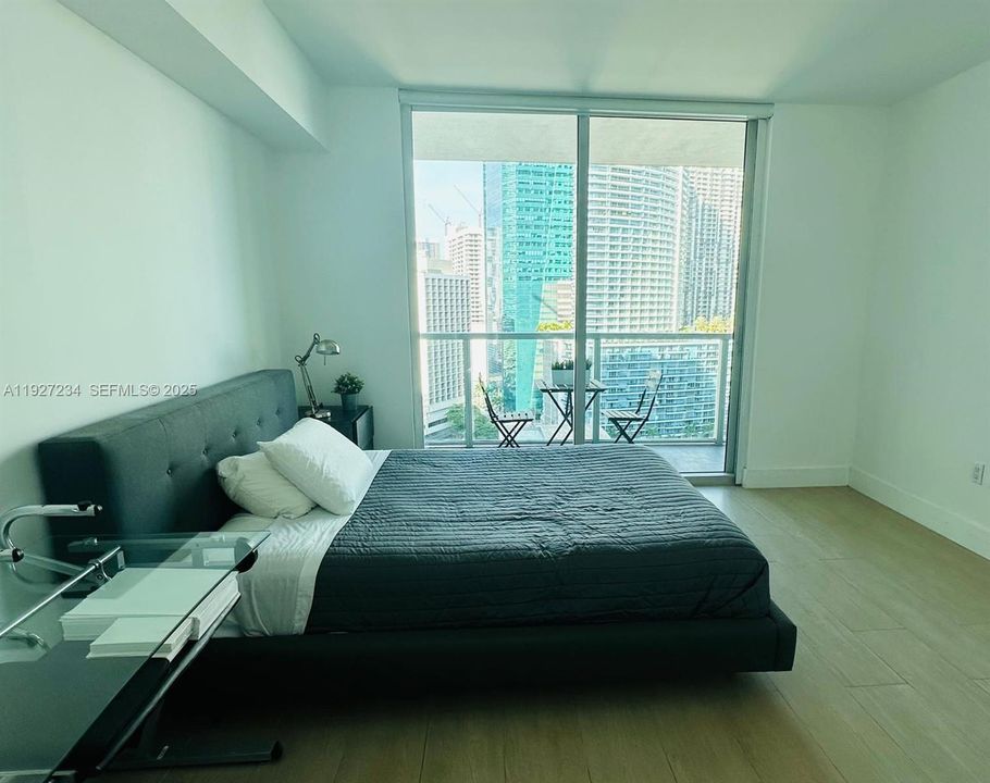 出租: $4,400 (2 贝兹, 2 浴室, 1124 平方英尺)