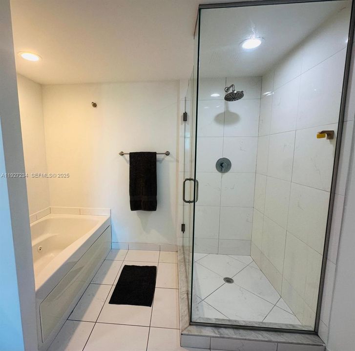 出租: $4,400 (2 贝兹, 2 浴室, 1124 平方英尺)