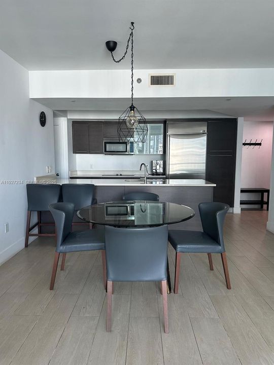 出租: $4,400 (2 贝兹, 2 浴室, 1124 平方英尺)