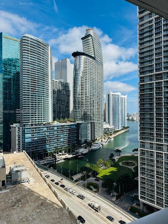 出租: $4,400 (2 贝兹, 2 浴室, 1124 平方英尺)