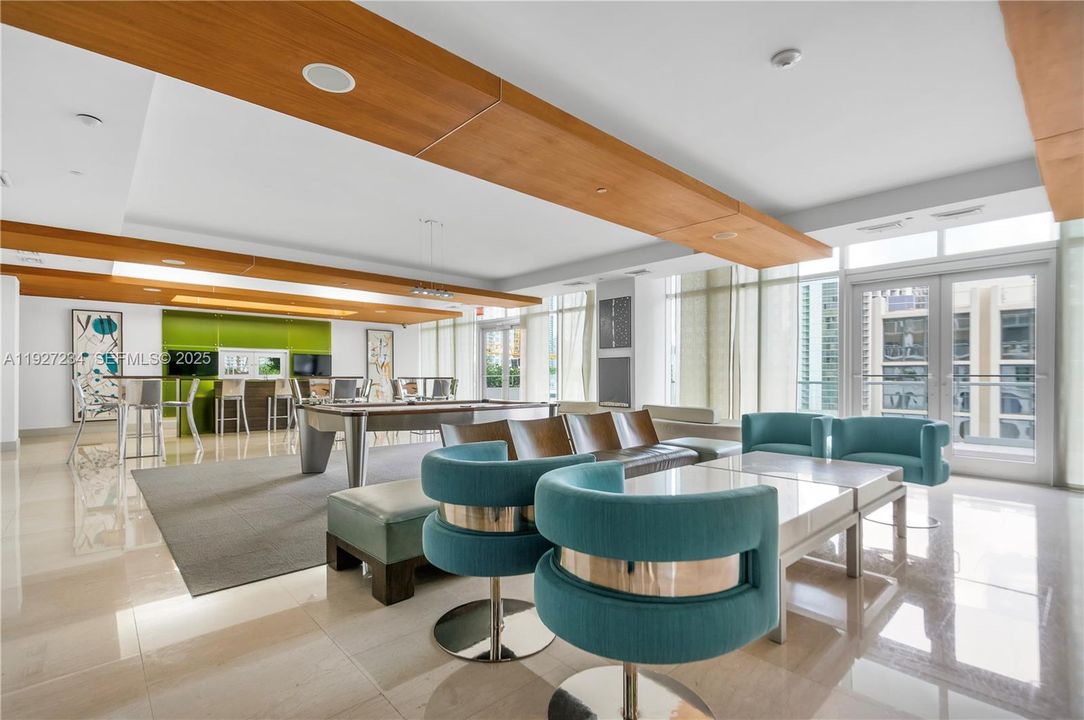 出租: $4,400 (2 贝兹, 2 浴室, 1124 平方英尺)