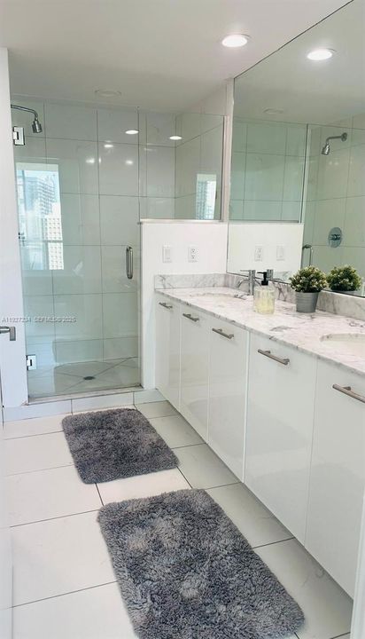 出租: $4,400 (2 贝兹, 2 浴室, 1124 平方英尺)