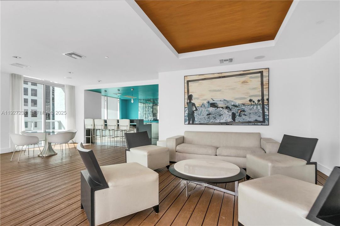 出租: $4,400 (2 贝兹, 2 浴室, 1124 平方英尺)