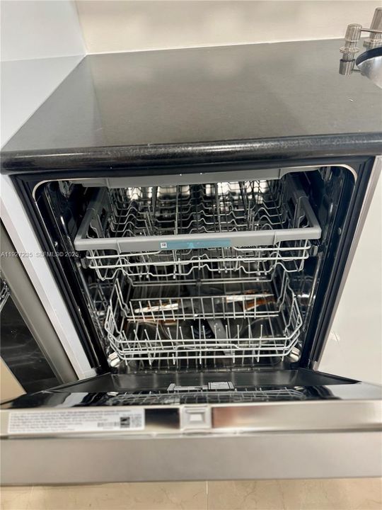 В аренду: $11,000 (3 спален, 3 ванн, 2228 Квадратных фут)