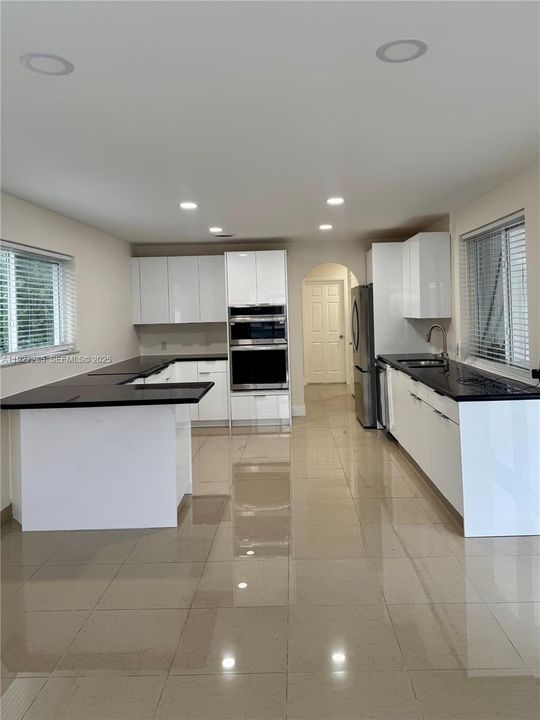 В аренду: $11,000 (3 спален, 3 ванн, 2228 Квадратных фут)