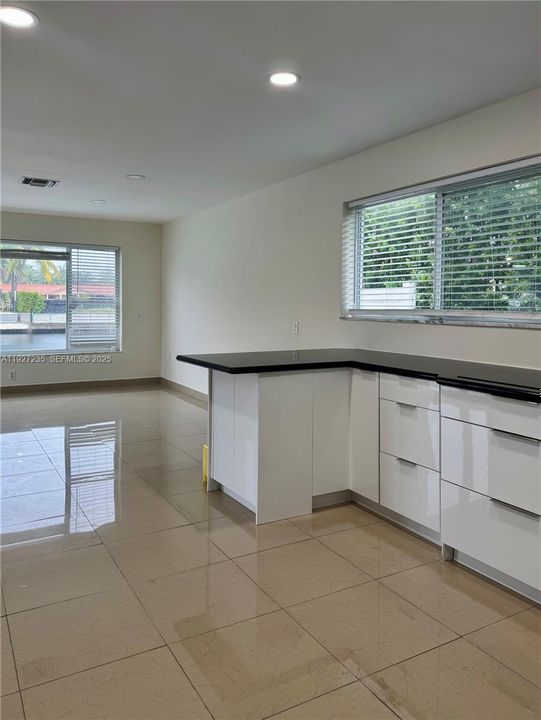 В аренду: $11,000 (3 спален, 3 ванн, 2228 Квадратных фут)