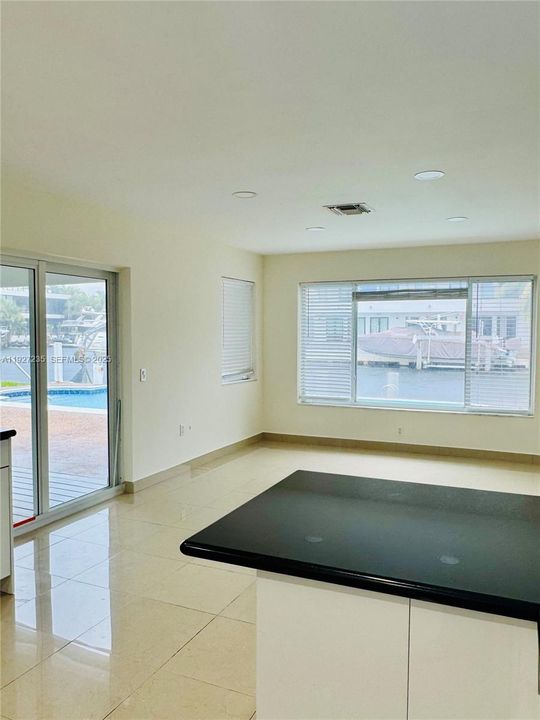 В аренду: $11,000 (3 спален, 3 ванн, 2228 Квадратных фут)