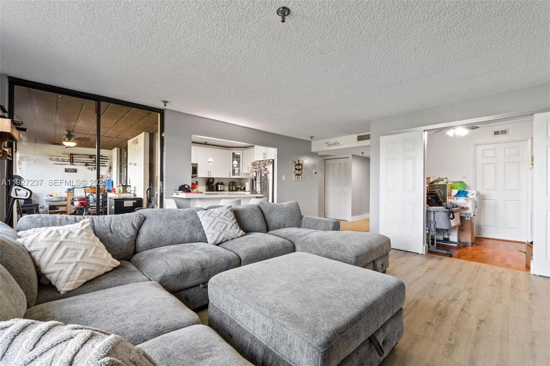 For Sale: $225,000 (2 beds, 2 baths, 1197 Square Feet)