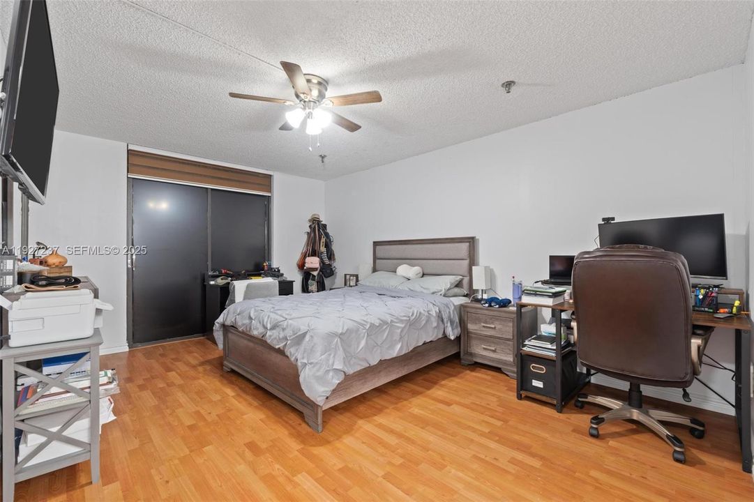 For Sale: $225,000 (2 beds, 2 baths, 1197 Square Feet)