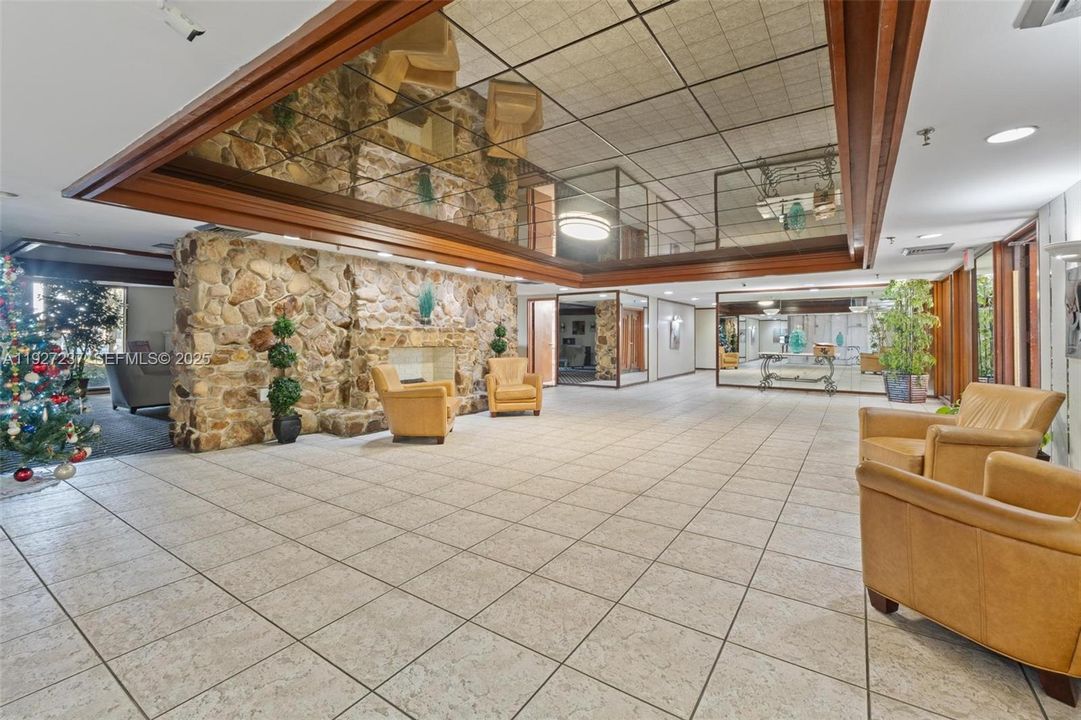 For Sale: $225,000 (2 beds, 2 baths, 1197 Square Feet)