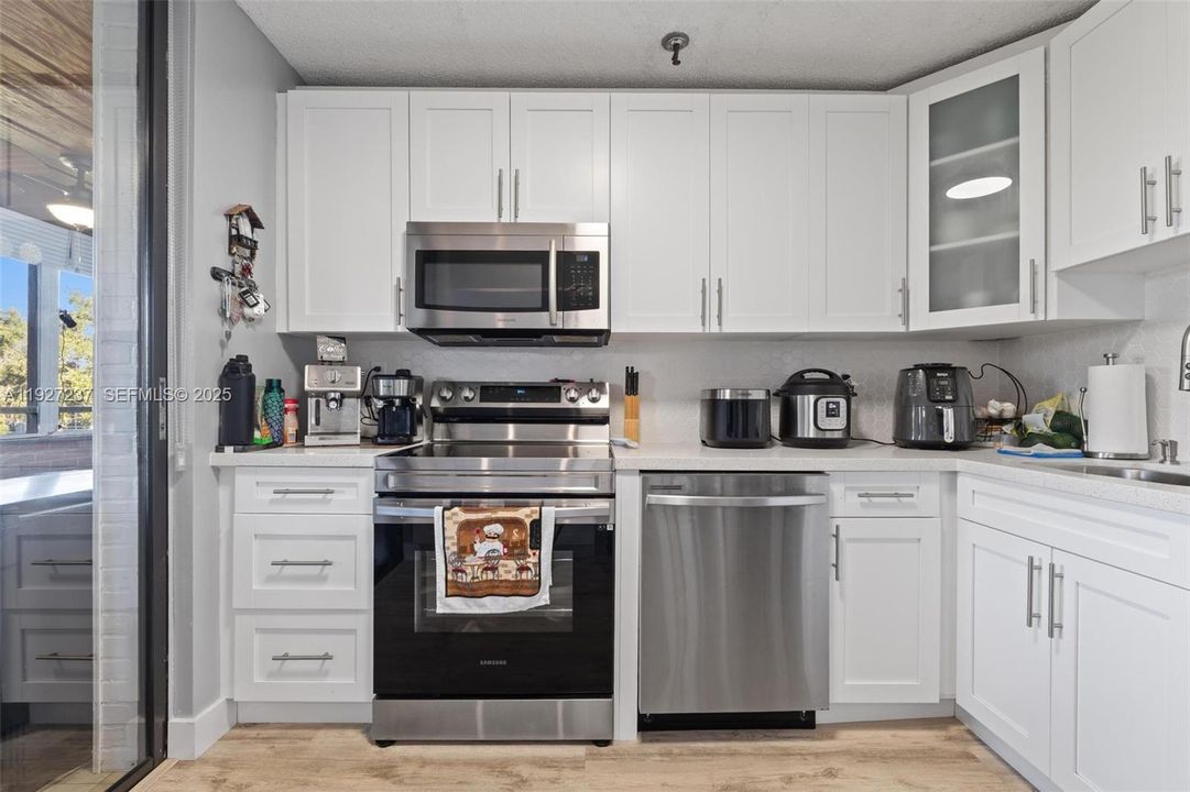 For Sale: $225,000 (2 beds, 2 baths, 1197 Square Feet)