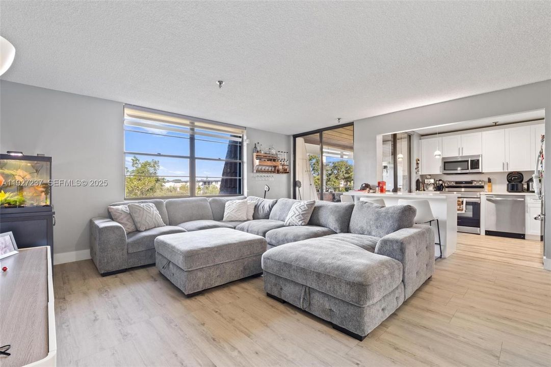 For Sale: $225,000 (2 beds, 2 baths, 1197 Square Feet)