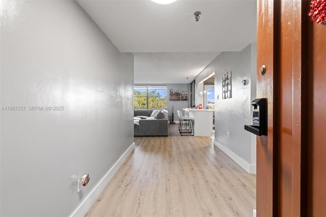 For Sale: $225,000 (2 beds, 2 baths, 1197 Square Feet)