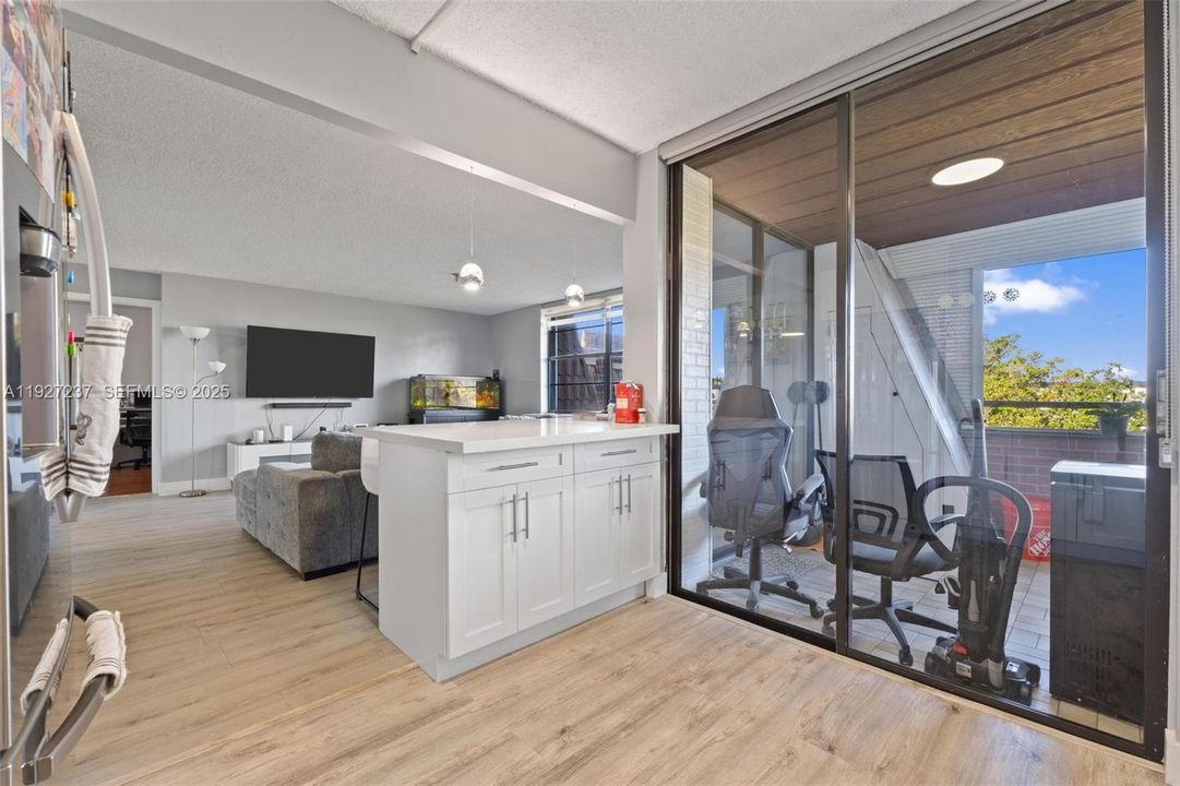 For Sale: $225,000 (2 beds, 2 baths, 1197 Square Feet)