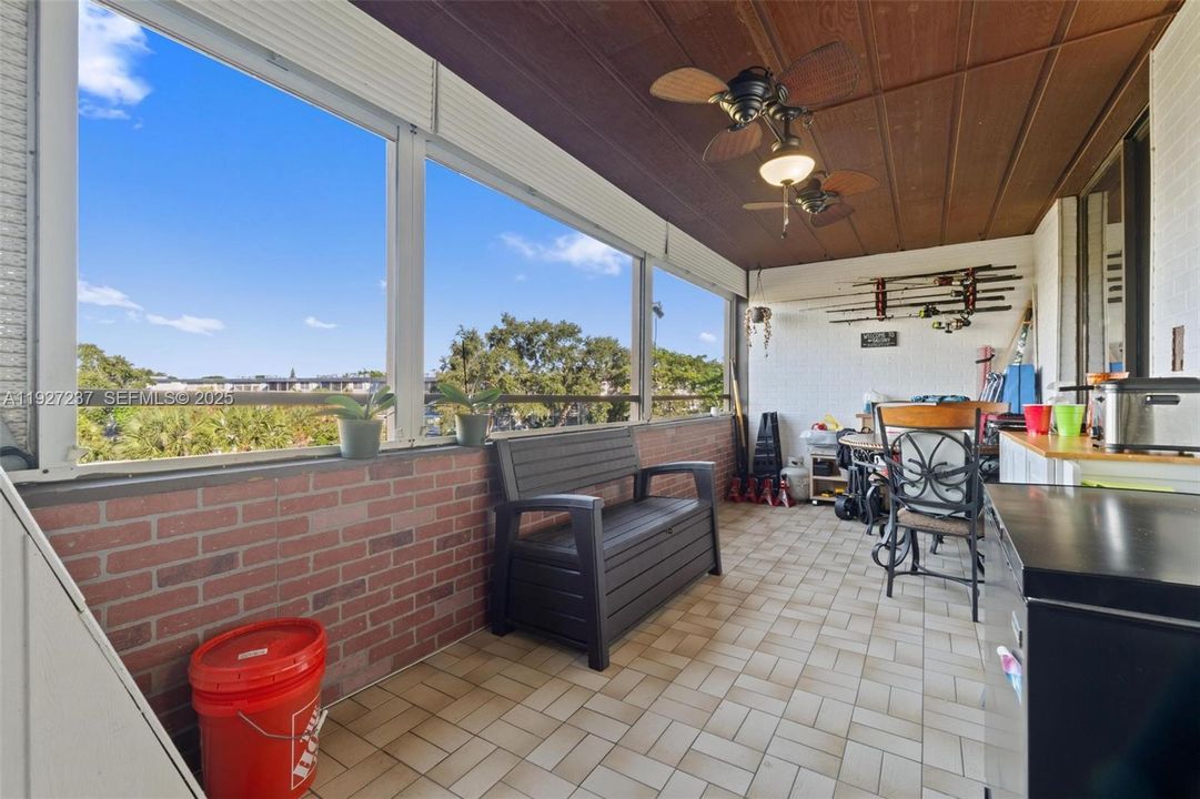 For Sale: $225,000 (2 beds, 2 baths, 1197 Square Feet)