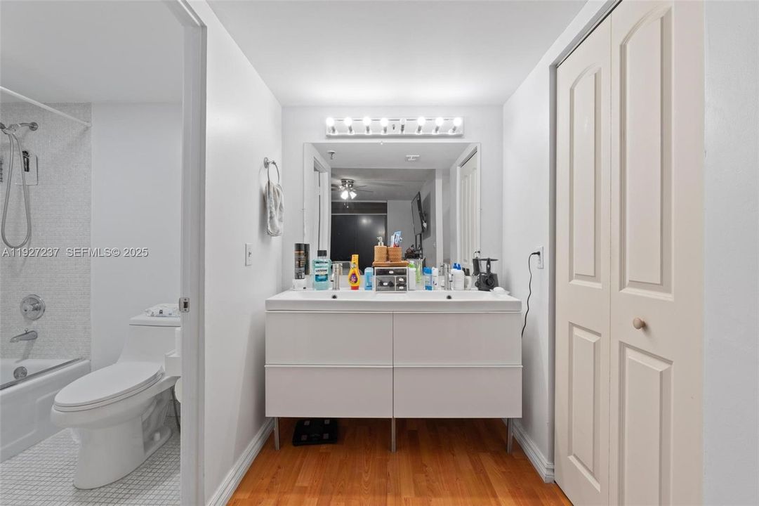 For Sale: $225,000 (2 beds, 2 baths, 1197 Square Feet)