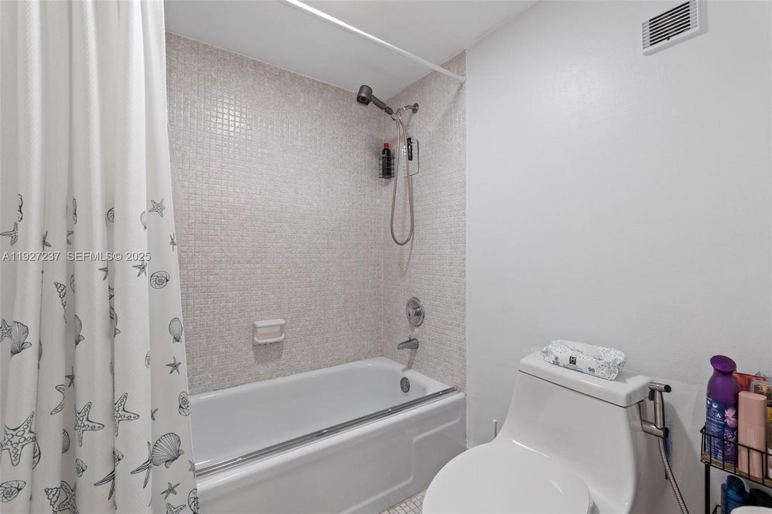 For Sale: $225,000 (2 beds, 2 baths, 1197 Square Feet)