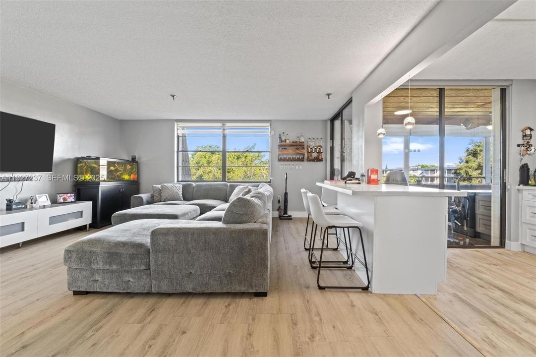 For Sale: $225,000 (2 beds, 2 baths, 1197 Square Feet)