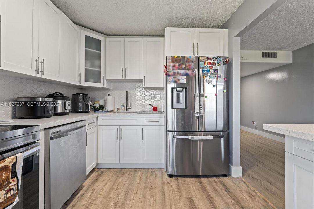 For Sale: $225,000 (2 beds, 2 baths, 1197 Square Feet)