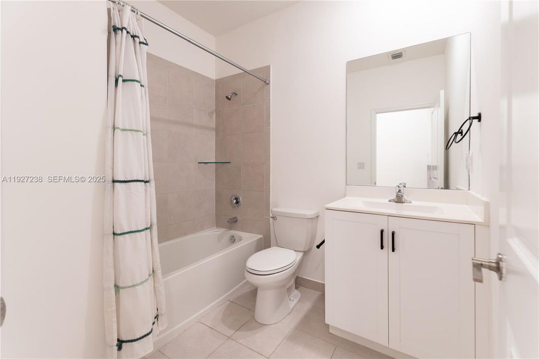 В аренду: $3,100 (3 спален, 2 ванн, 1772 Квадратных фут)