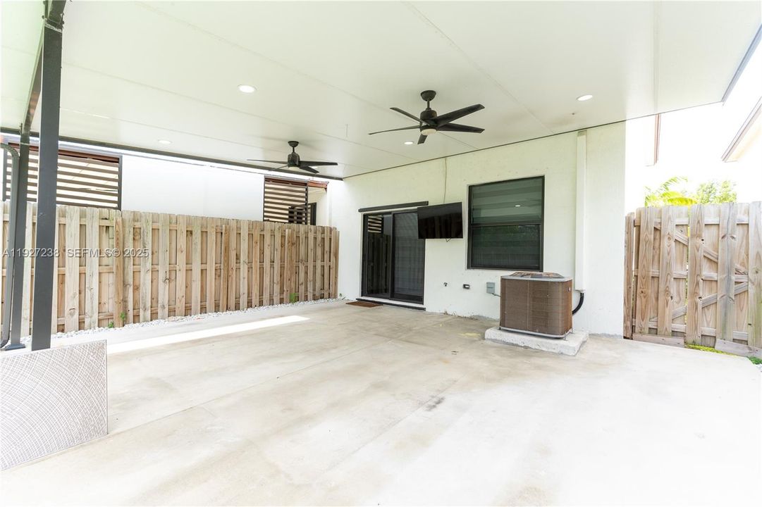 В аренду: $3,100 (3 спален, 2 ванн, 1772 Квадратных фут)