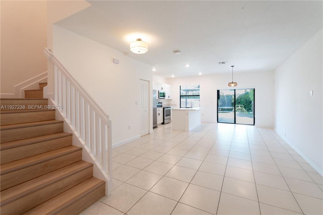 В аренду: $3,100 (3 спален, 2 ванн, 1772 Квадратных фут)