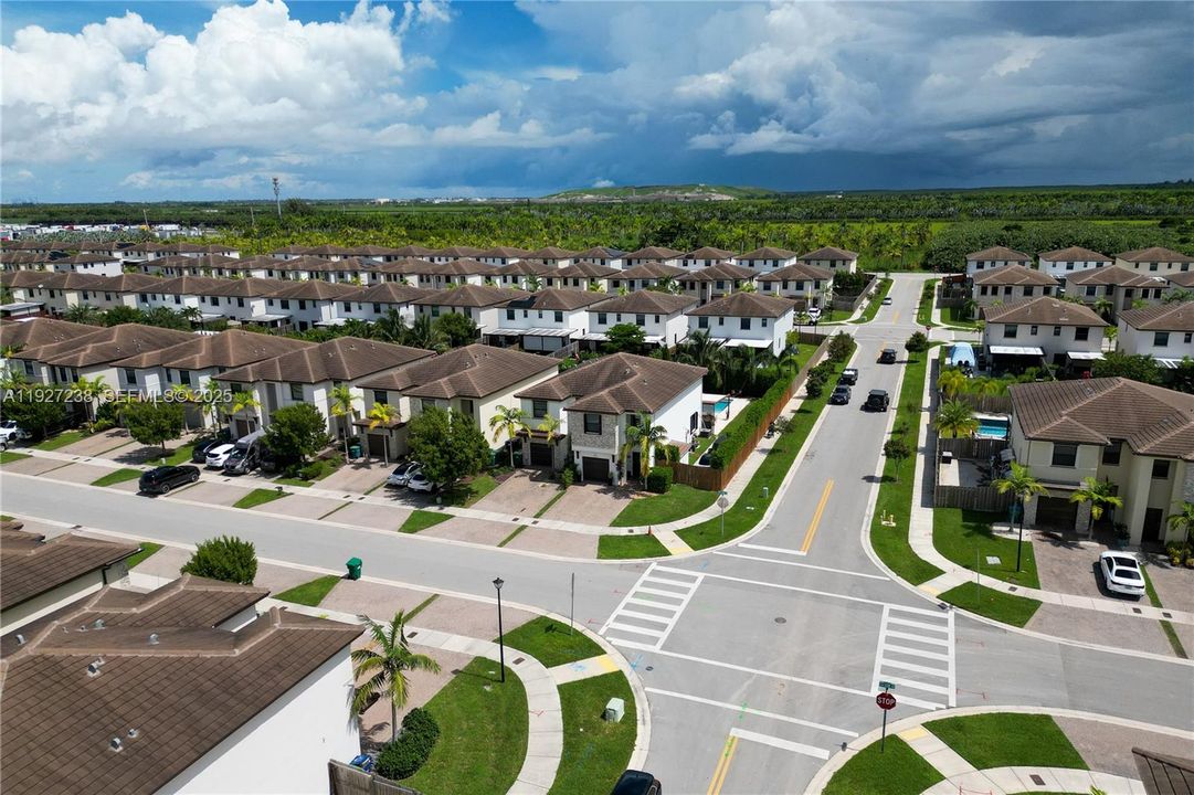 В аренду: $3,100 (3 спален, 2 ванн, 1772 Квадратных фут)