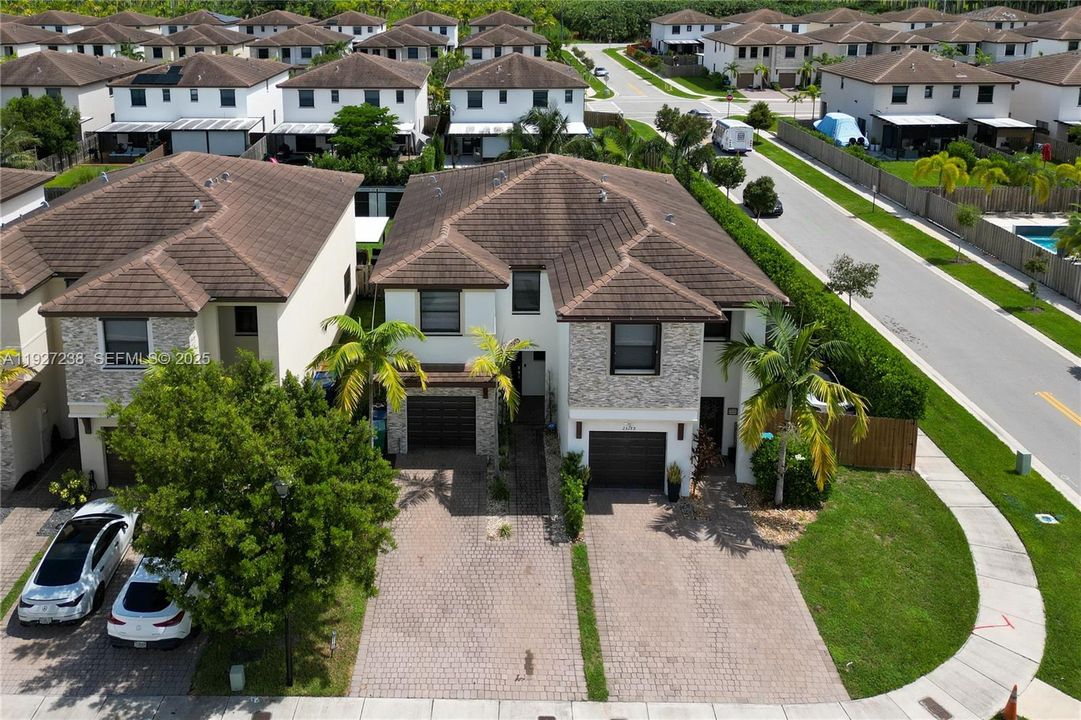 В аренду: $3,100 (3 спален, 2 ванн, 1772 Квадратных фут)