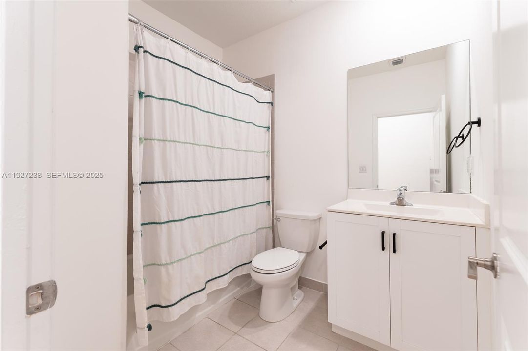 В аренду: $3,100 (3 спален, 2 ванн, 1772 Квадратных фут)