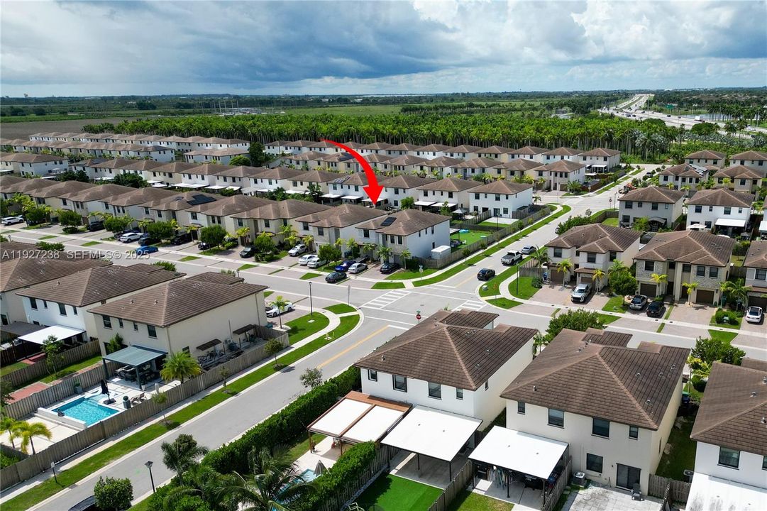 В аренду: $3,100 (3 спален, 2 ванн, 1772 Квадратных фут)