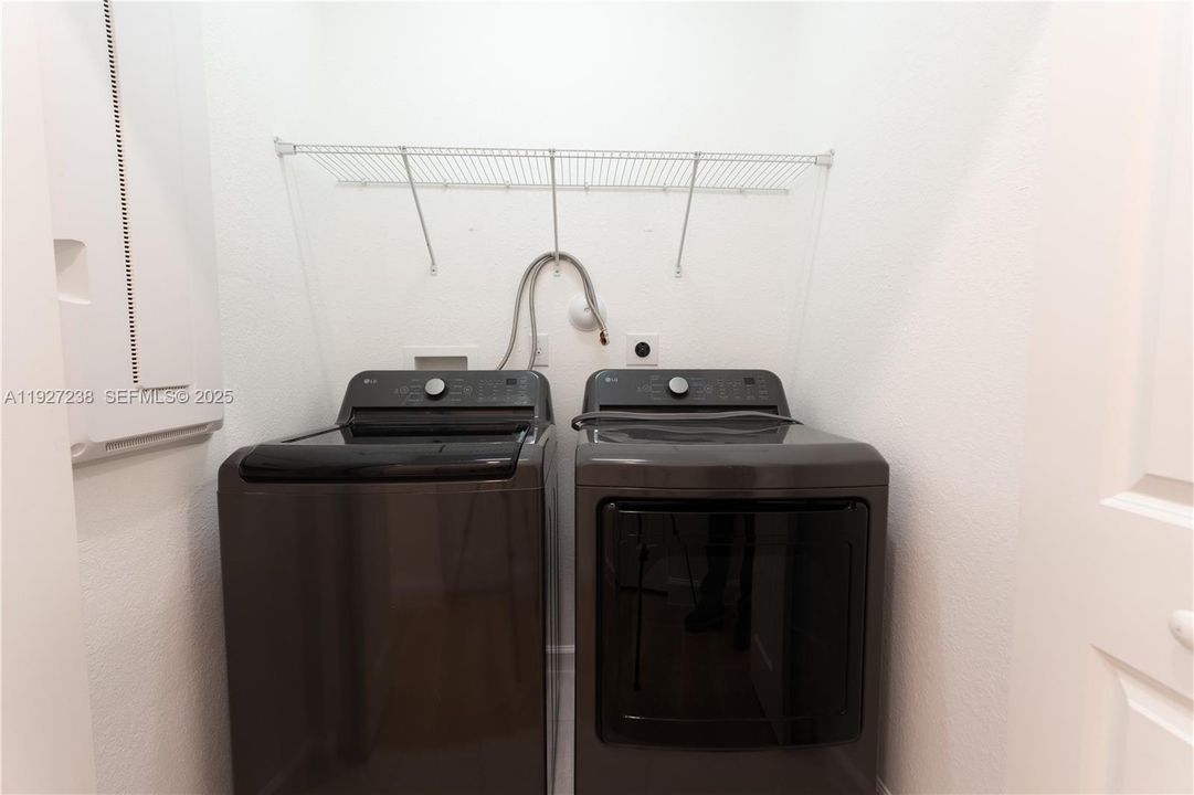 В аренду: $3,100 (3 спален, 2 ванн, 1772 Квадратных фут)