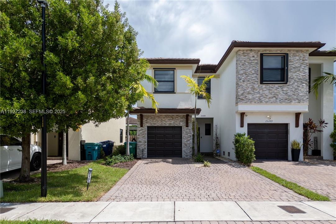 В аренду: $3,100 (3 спален, 2 ванн, 1772 Квадратных фут)