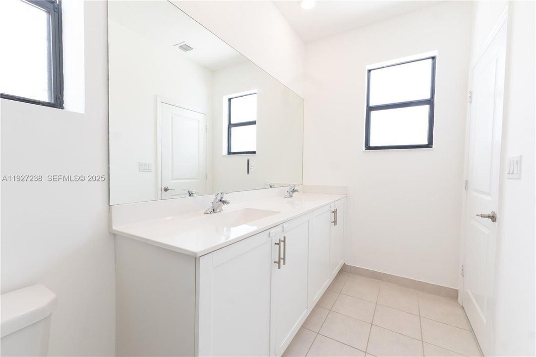 В аренду: $3,100 (3 спален, 2 ванн, 1772 Квадратных фут)