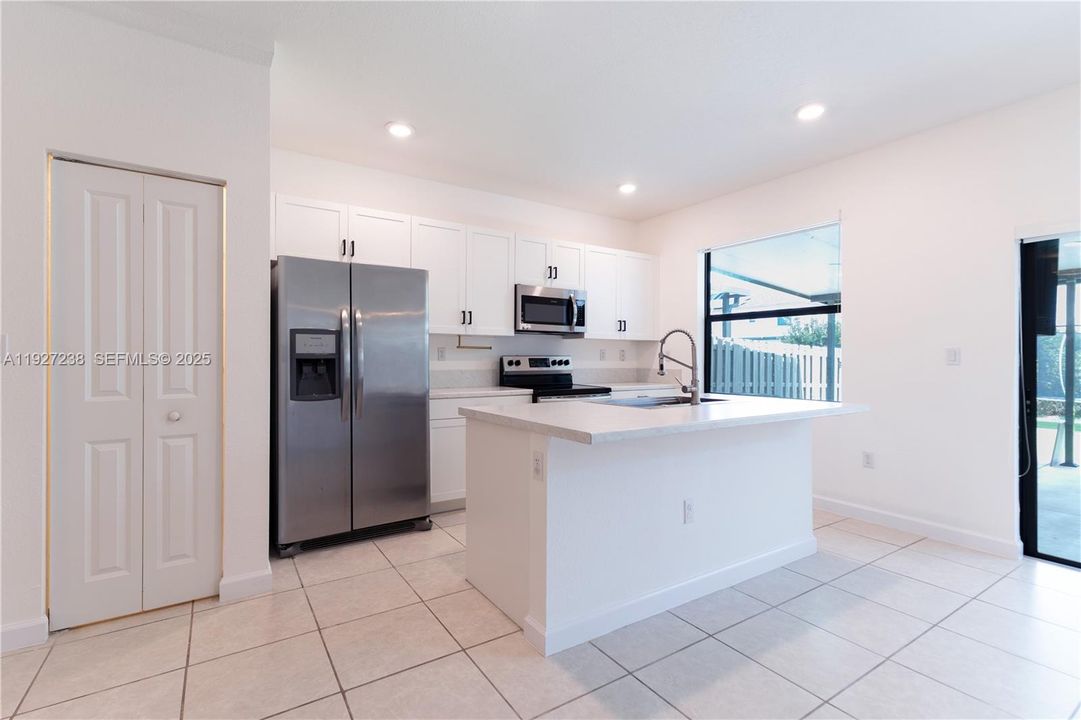 В аренду: $3,100 (3 спален, 2 ванн, 1772 Квадратных фут)