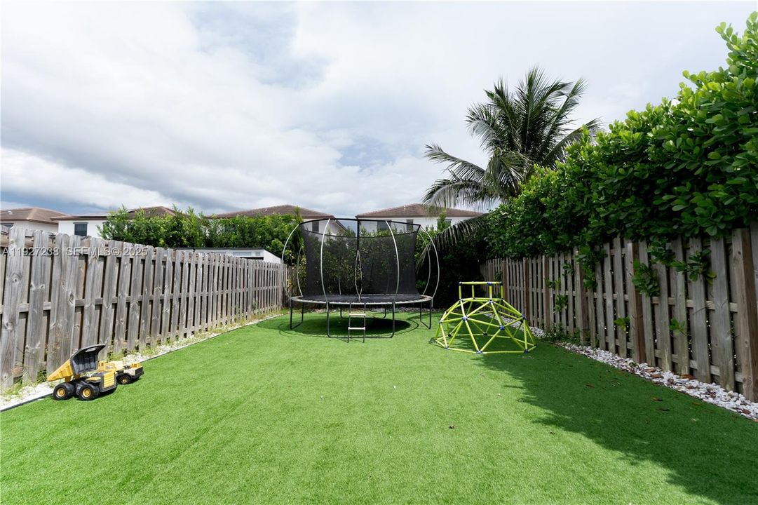 В аренду: $3,100 (3 спален, 2 ванн, 1772 Квадратных фут)